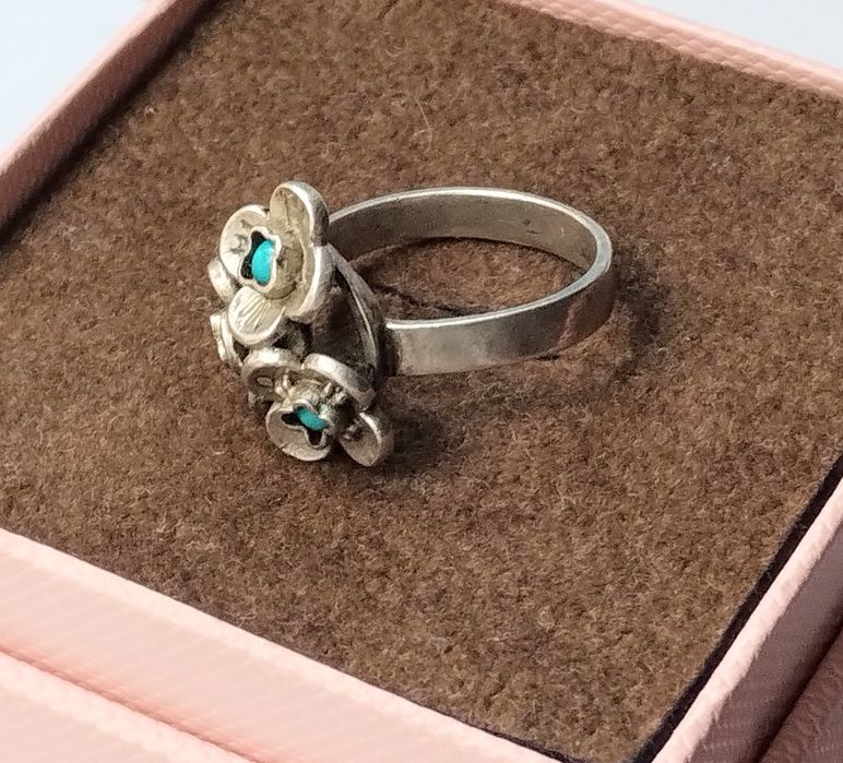 Srebrny pierścionek Warmet. Niezapominajki z turkusami.