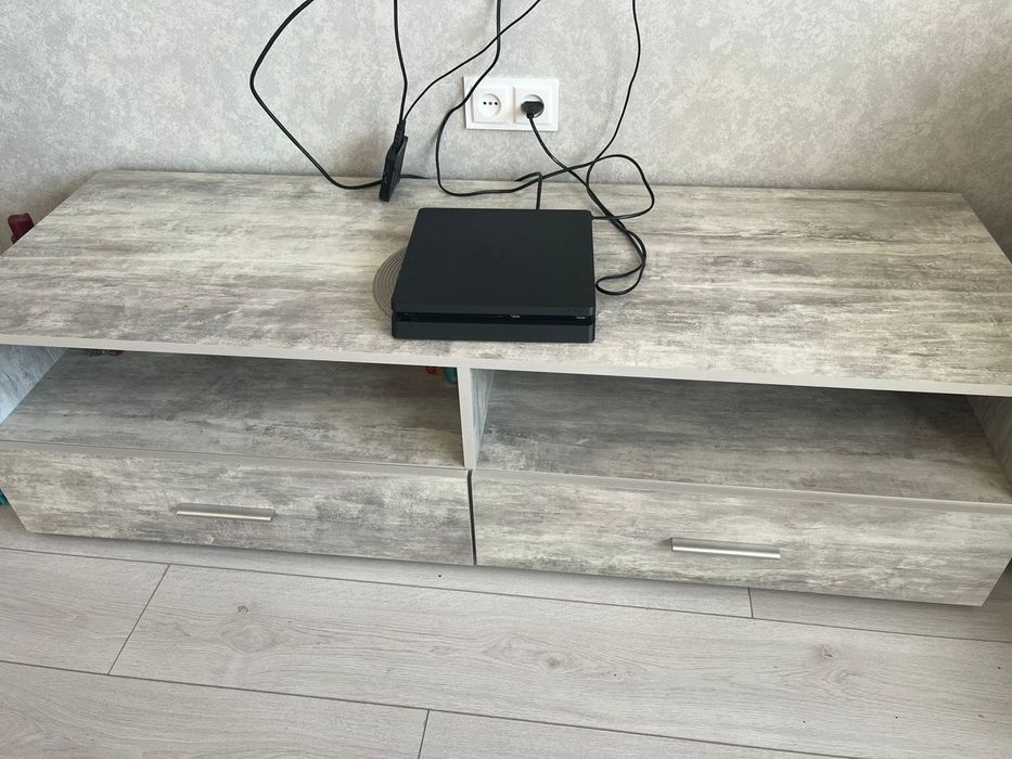 Тумбочка с двумя шуфлятками. Длина 150см Глубина 50см