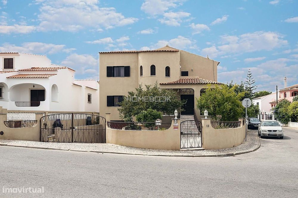 Moradia Unifamiliar T5 com 435 m² de Terreno – Loulé