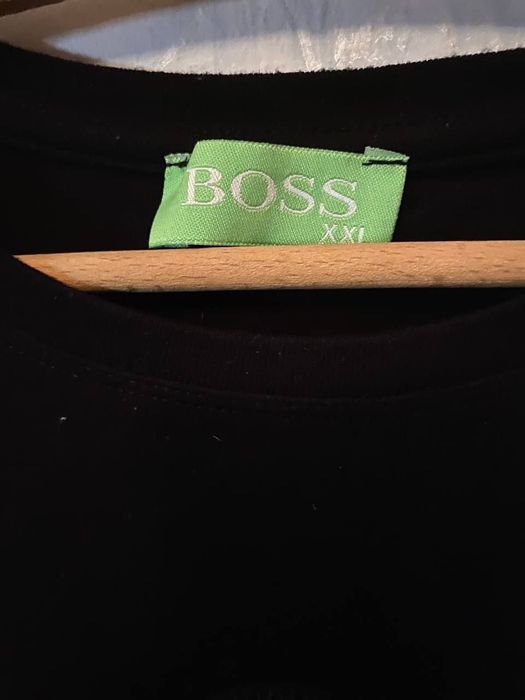 футболка від Hugo Boss 
з резиновим логотипом з переду 
Розмір вказани