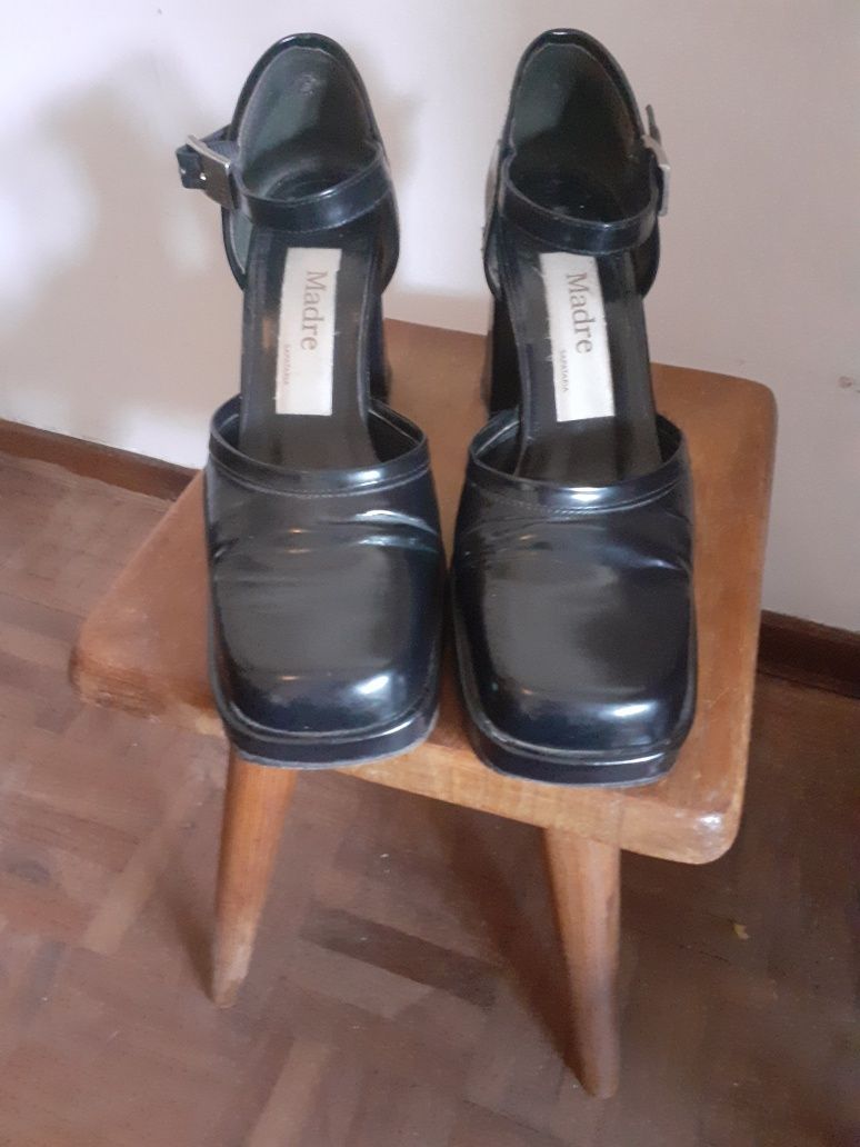 Sapatos vintage de verniz pretos