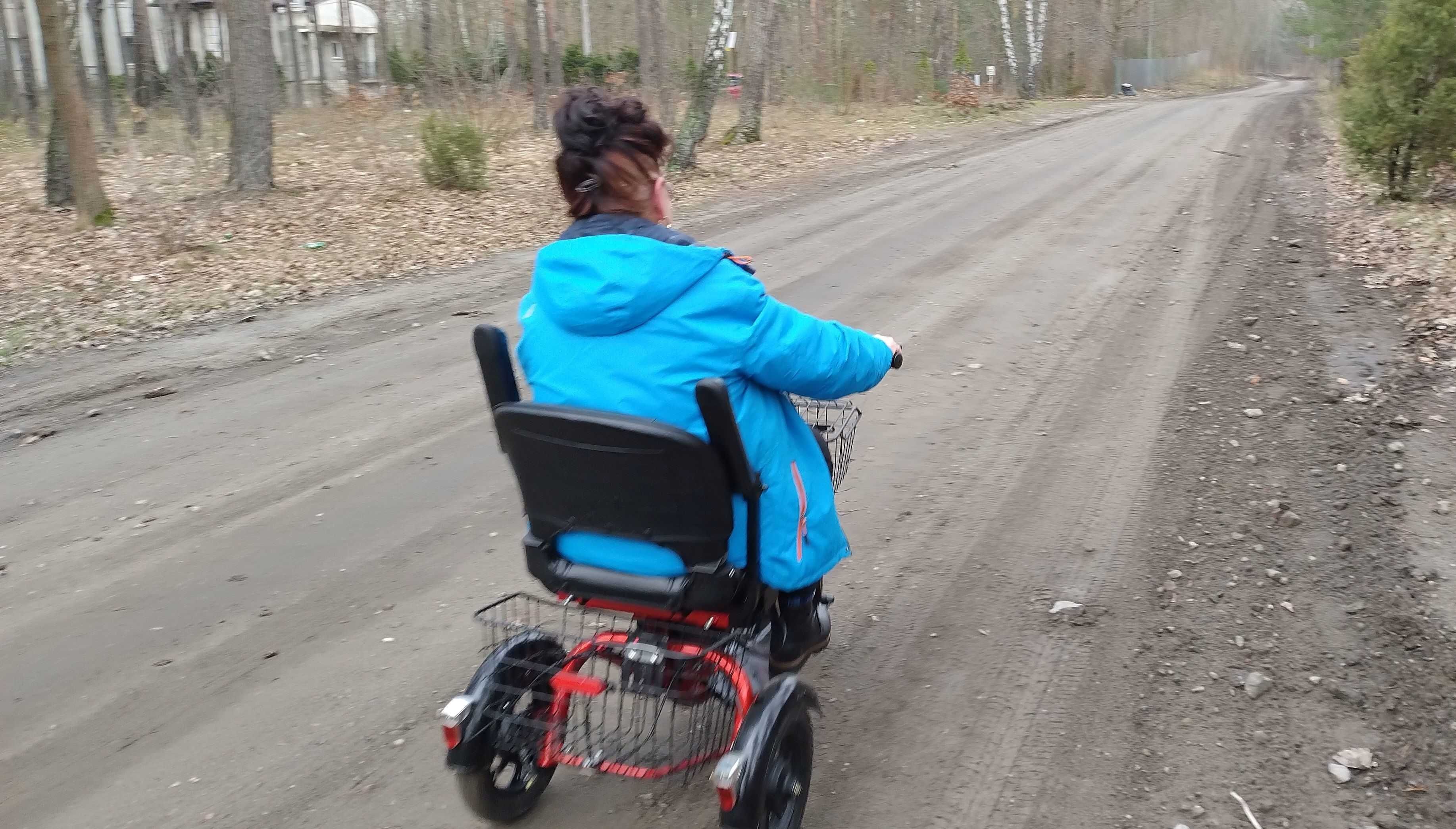 Skuter dla seniorów i osób potrzebujących wsparcia ruchowego