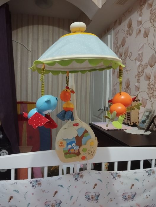 Дитячий мобіль в колиску.