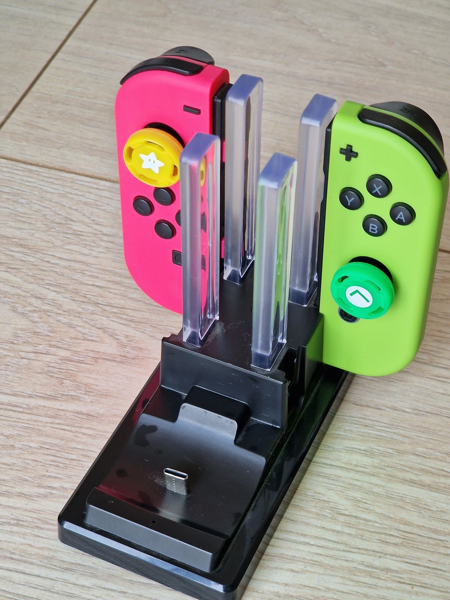 Konsola nintendo switch czerwono niebieski zestaw + dodatki