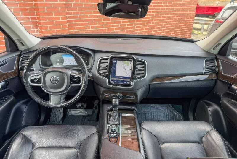 2018 Volvo XC90 T6 Momentum