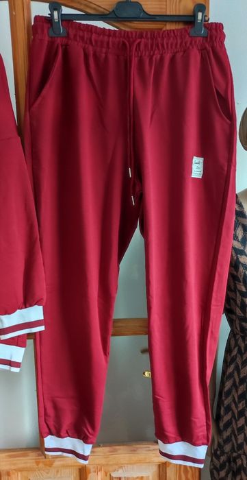 Damski komplet dresowy firmy WAWA