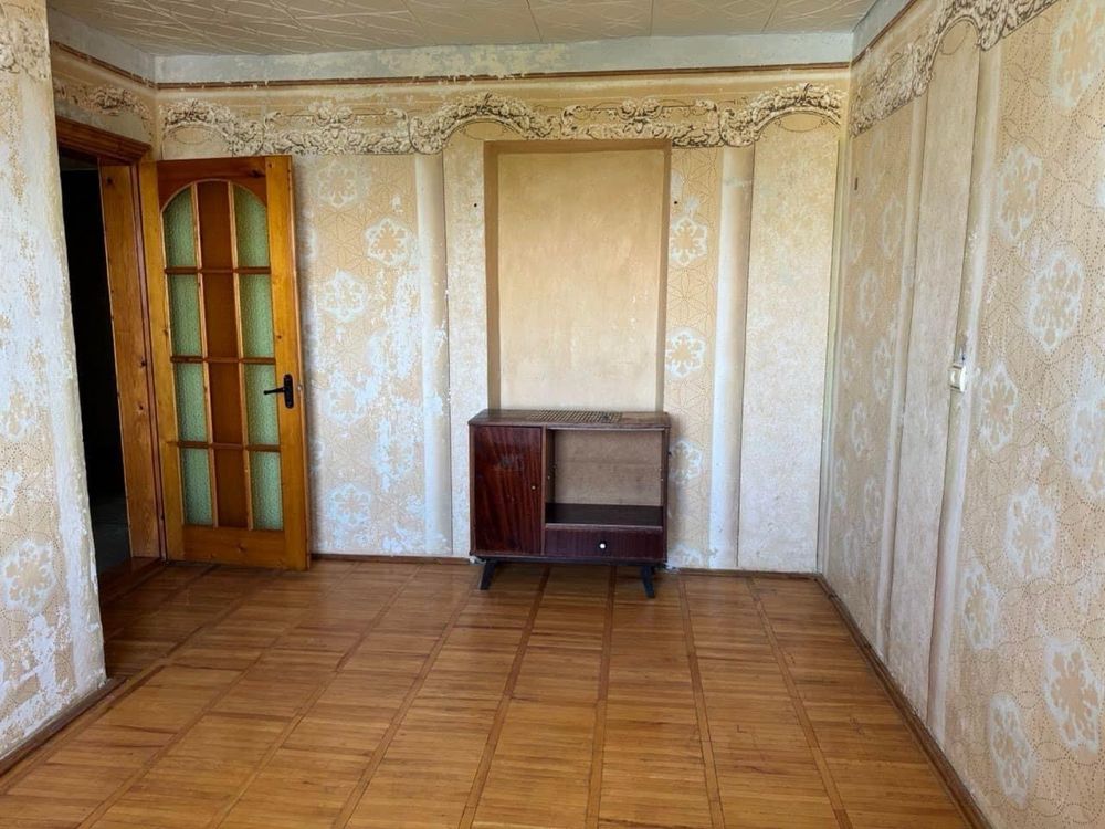Продається  трьохкімнатна квартира в центрі міста Снятин
