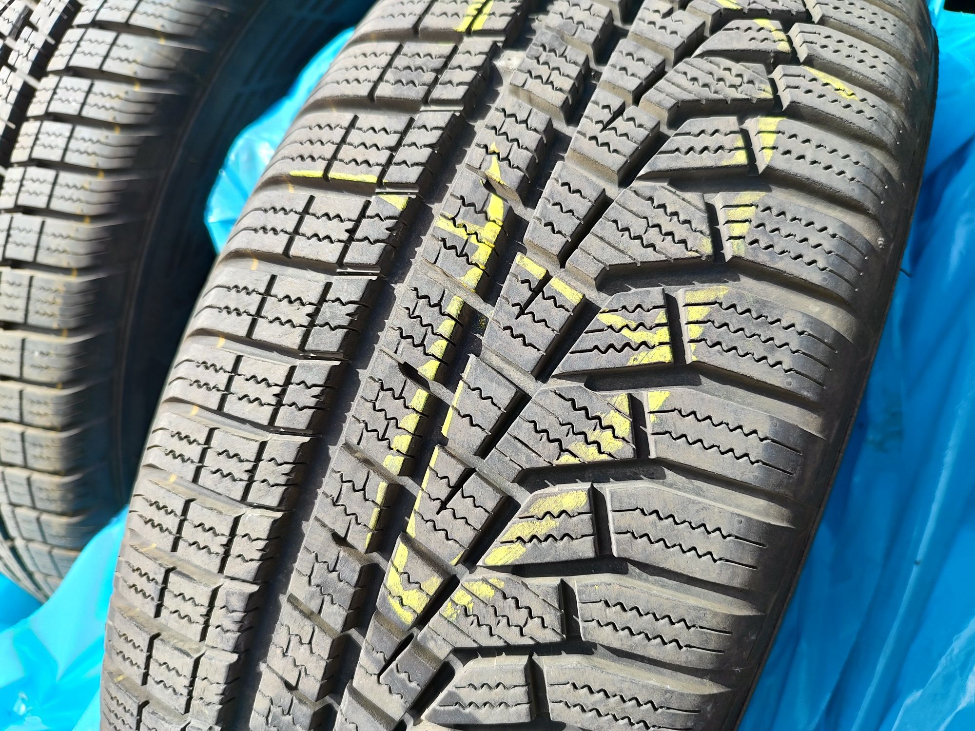 Opony zimowe Hankook WINTER I*CEPT EVO2 W320 205/60 R16 92 H 4 szt.