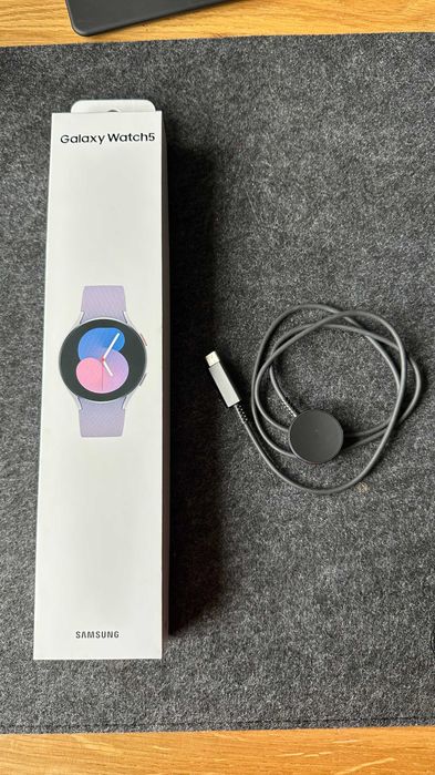 Samsung Galaxy Watch 5 Srebrny 40 mm