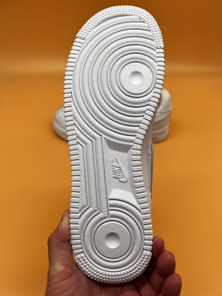 Nowe buty Nike Air Force 1 07 QS biały rozm. 41 wysyłka gratis