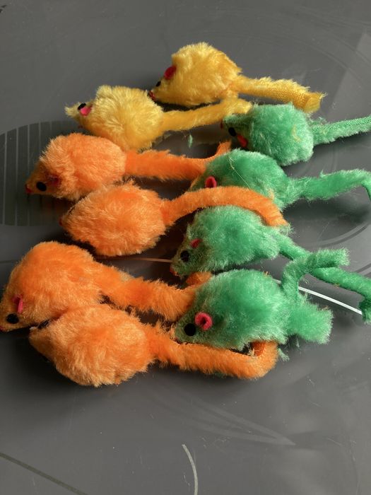 Zabawka pluszowa myszka dla kota.