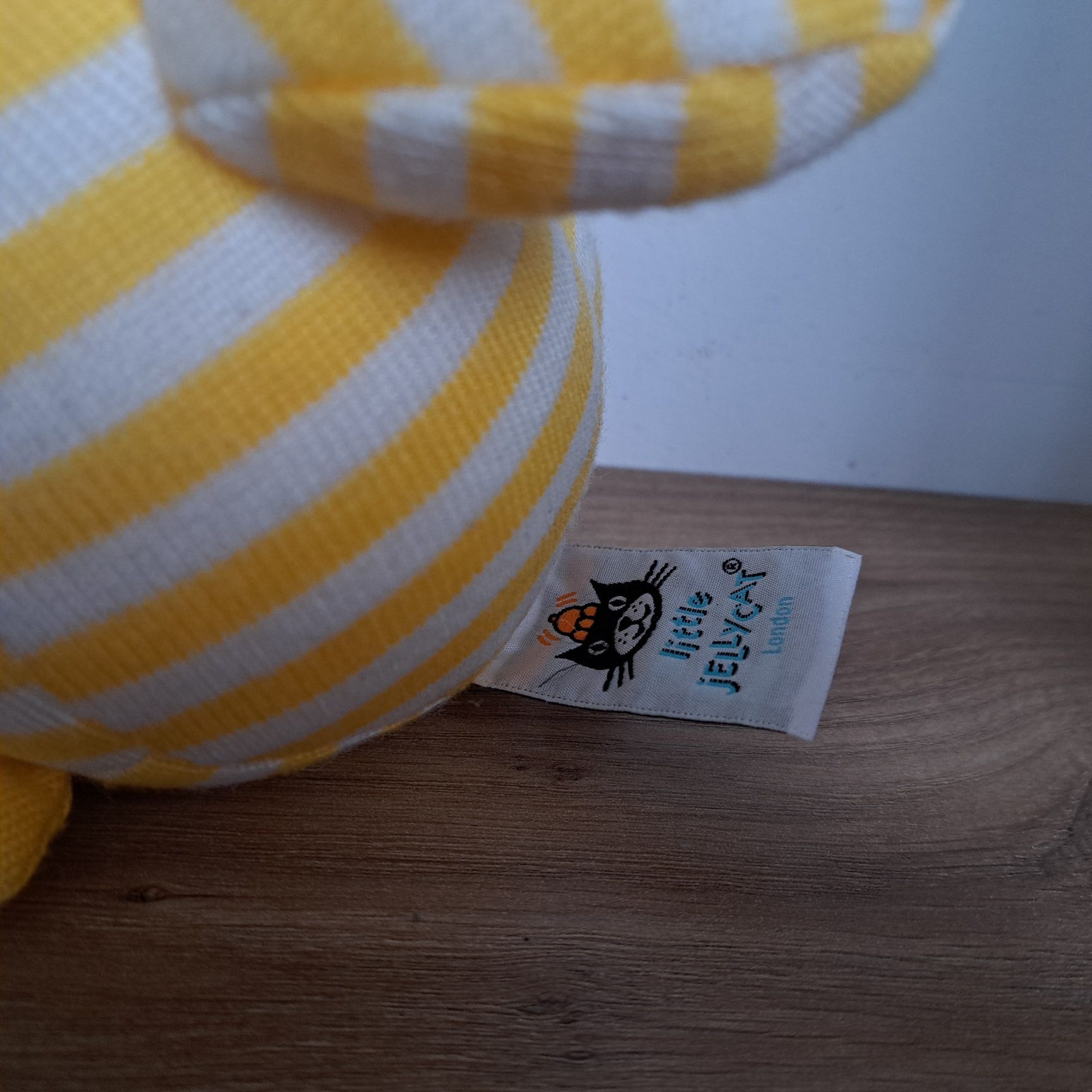 Jellycat Dilys Duck maskotka kaczka z dzwoneczkiem