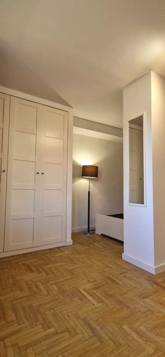 Studio 2 pokoje bezpośrednio, minutę od stacji metra, ciche