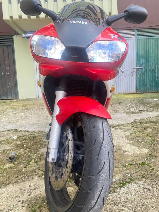 Yamaha YZF R6 (RJ03) de maio 2000