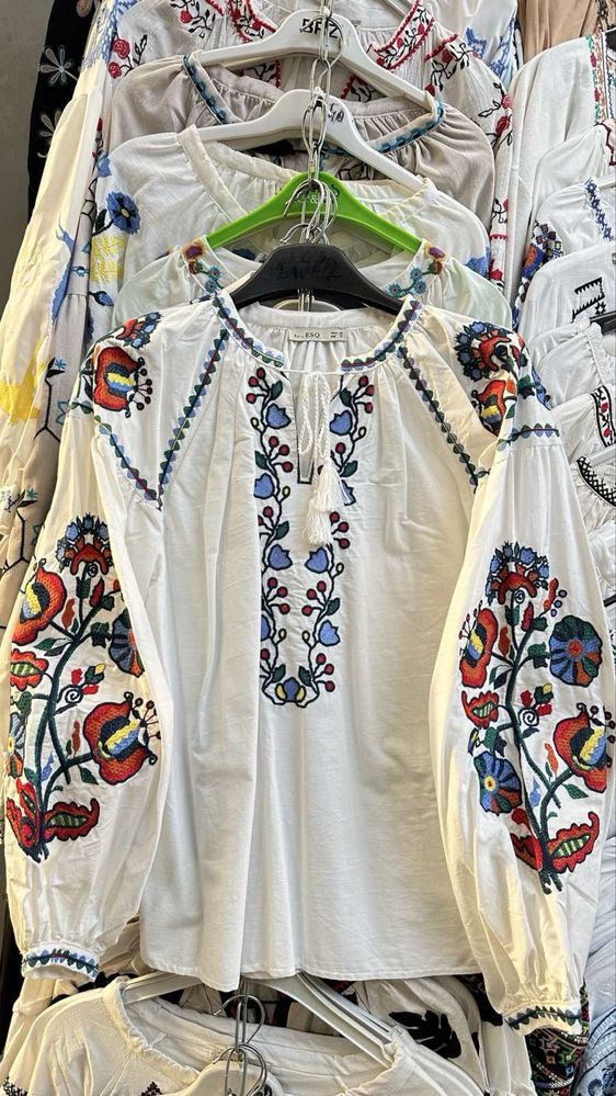Вишиванки, вишиті жіночі сорочки, українські блузи.