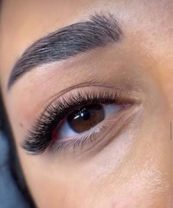 Наращивание ресниц-450 / Ламинирование ресниц,бровей-350 / Брови-200