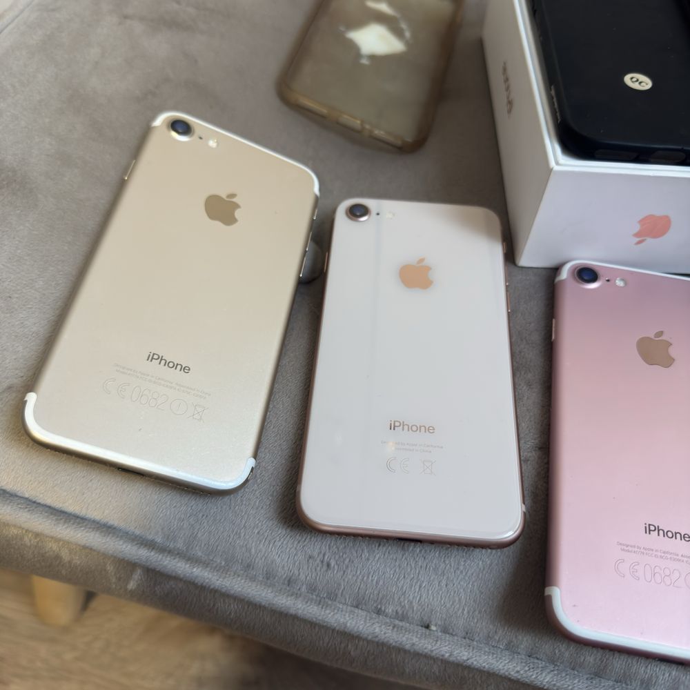 4 telefony Apple 7 oraz 8