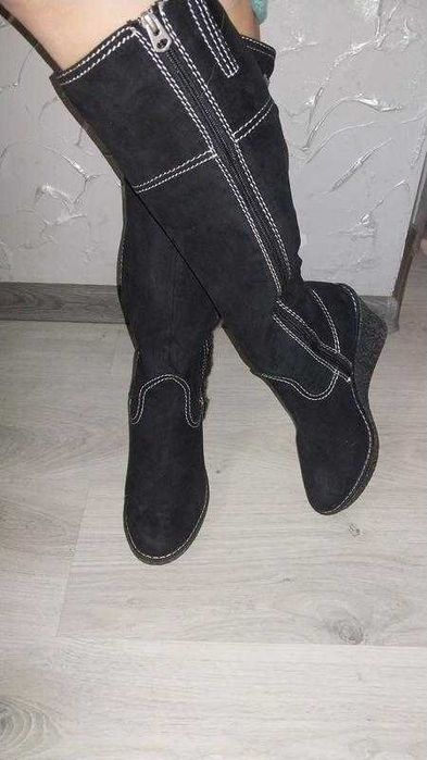 натуральна шкіра/високі чоботи /низький хід /39-40 розмір