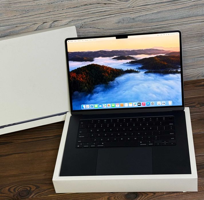 MacBook Air 15" M3 16/256 Midnight 2024 (MC9G4) - 900$
