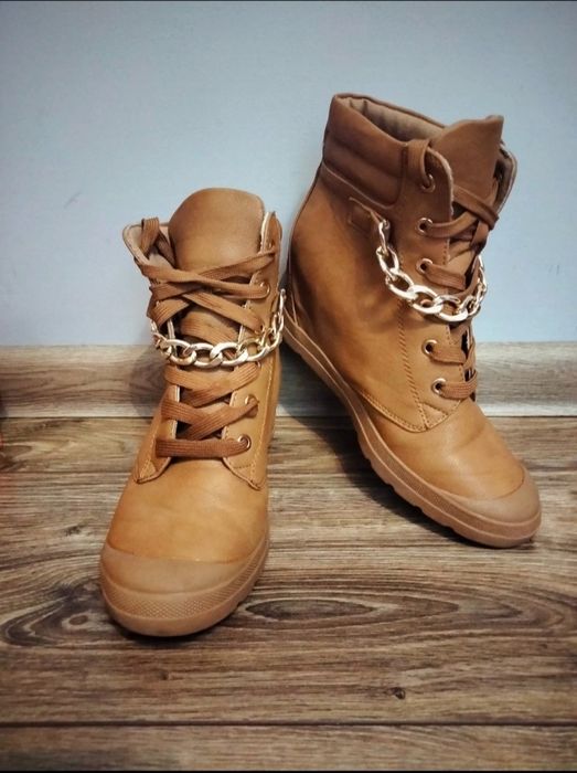 Buty jesienne, zimowe, musztardowe, na koturnie, Born2Be