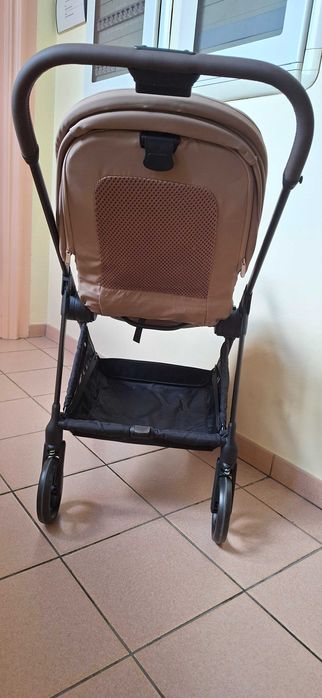 nowa,elegancka spacerówka marki KidduKids model Zeta w kolorze beżowym