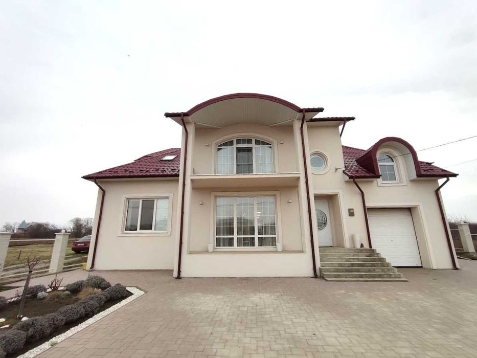 Продається сучасний будинок з дизайнерським ремонтом в с. Шипинці