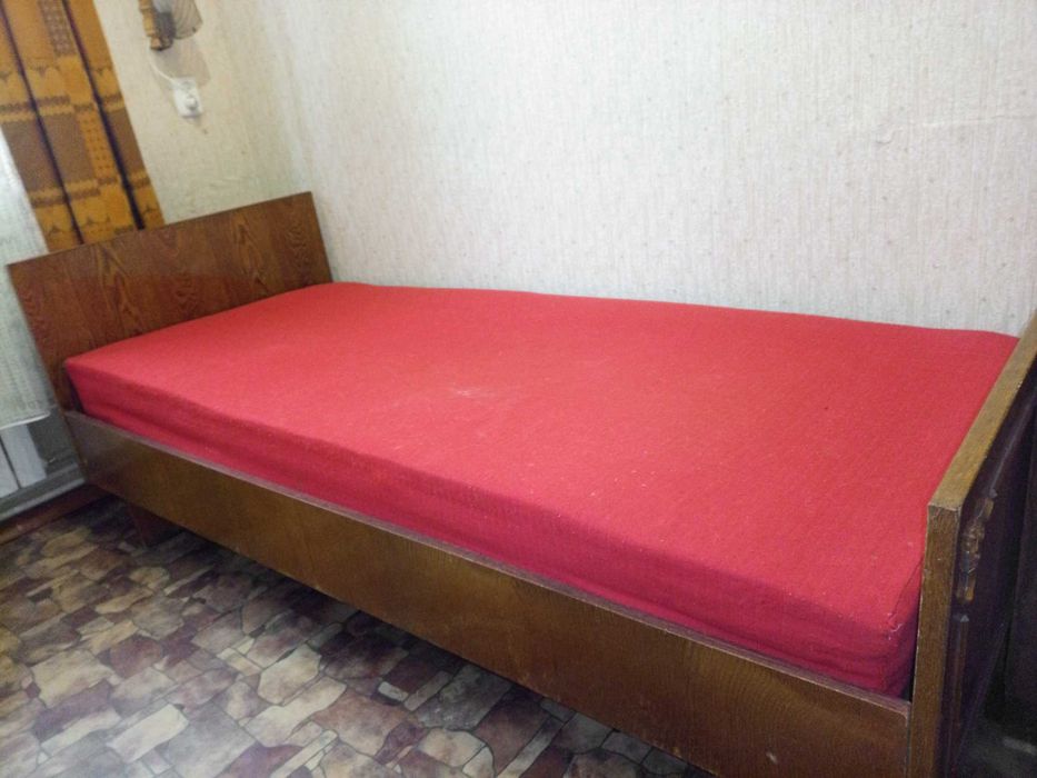 Кровать с матрасом