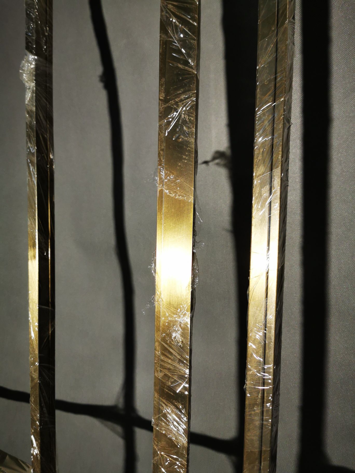 Drzwi uchylne metalowo szklane loft. Złote