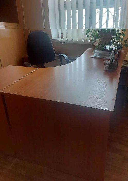 Меблі офісні + кабінет керівника (Італія) б/в у гарному стані