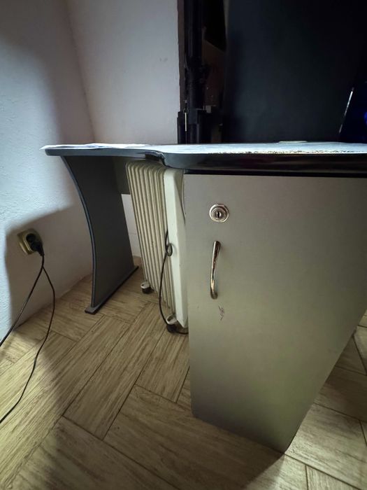 Офісний стіл кутовий і шафа