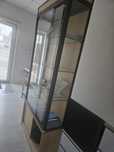 Vitrine com móvel de apoio