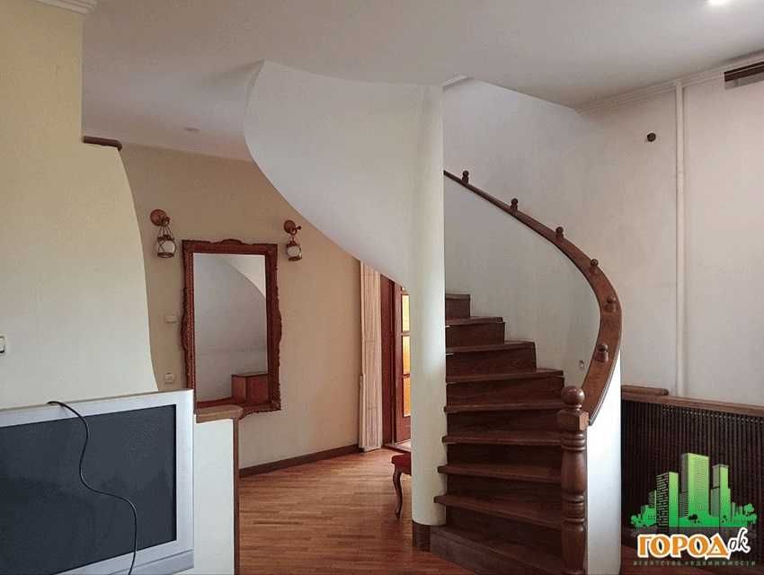 Будинок на ділянці 7 соток. Вулиця Добровольчих батальйонів