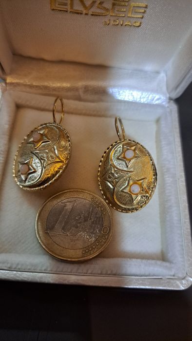 Brincos vintage em prata dourada.