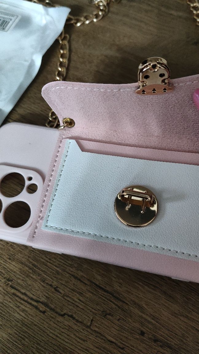 Nowe śliczne etui do iPhone 13 pro z odpinanym łańcuszkiem .