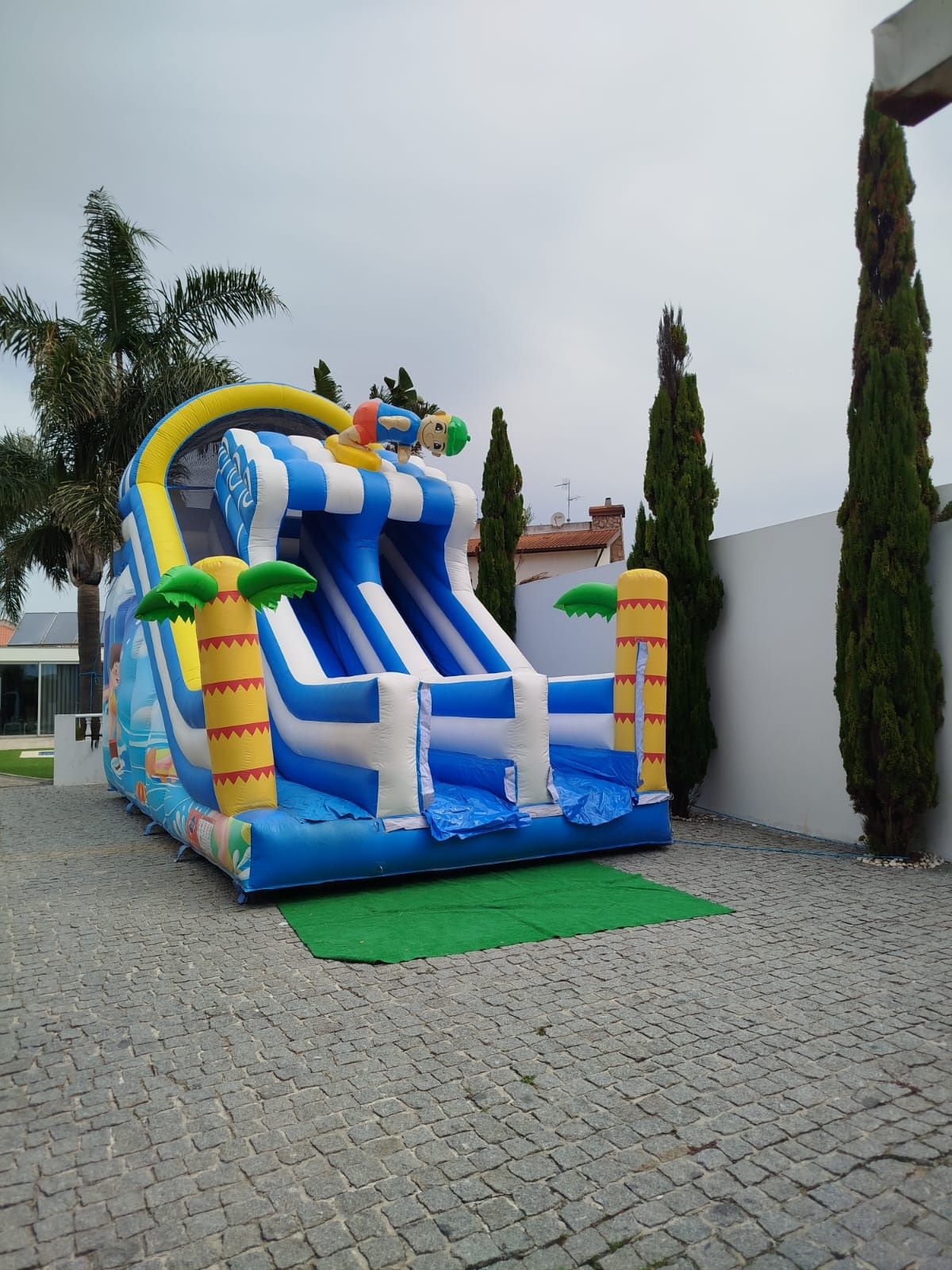 Insufláveis e equipamentos para eventos