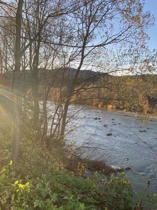 Продається будинок під ремонт в гарном місті річка, карпати гори гарні