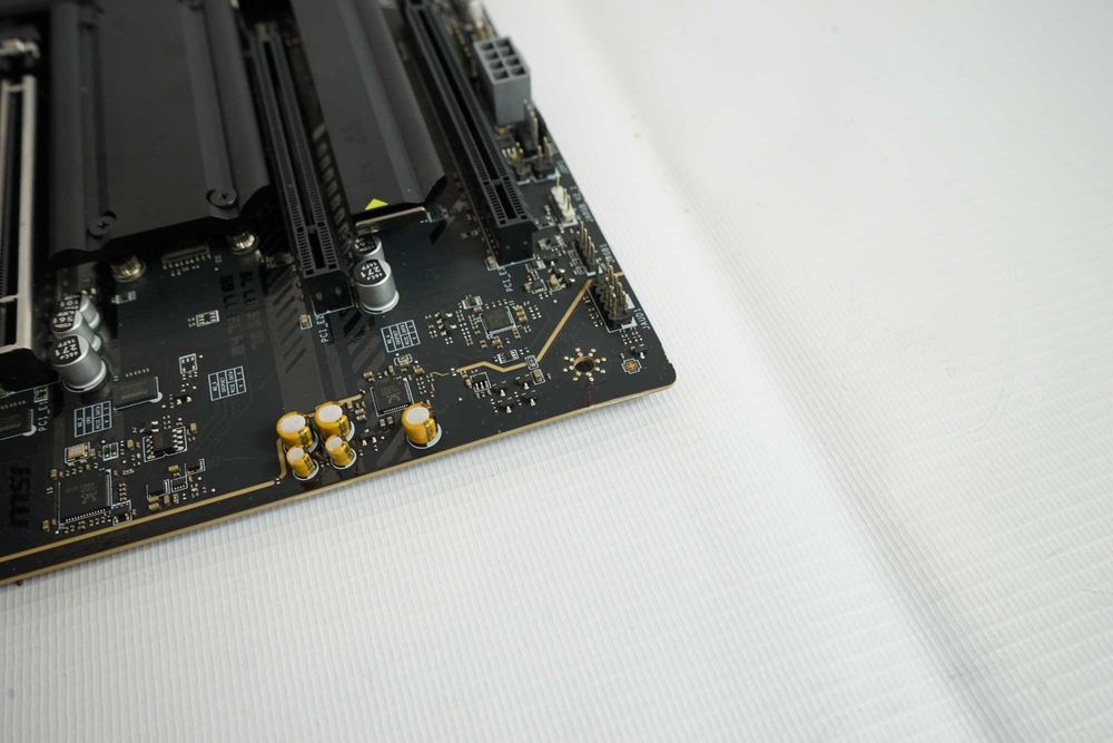 Материнська плата MSI MAG X870 TOMAHAWK WIFI