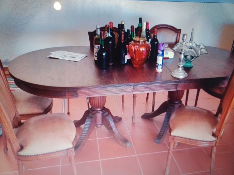 Mesa com 6 cadeiras pele madeira castanho