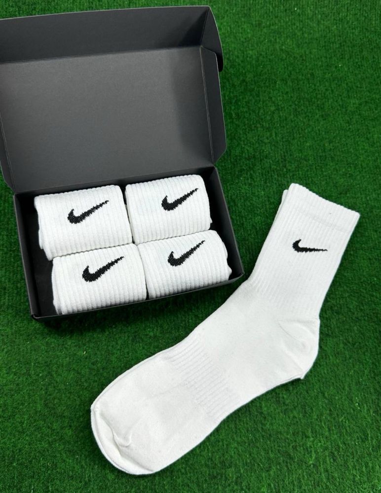 Nike Wysokie białe Skarpety 35-38(4 pary)