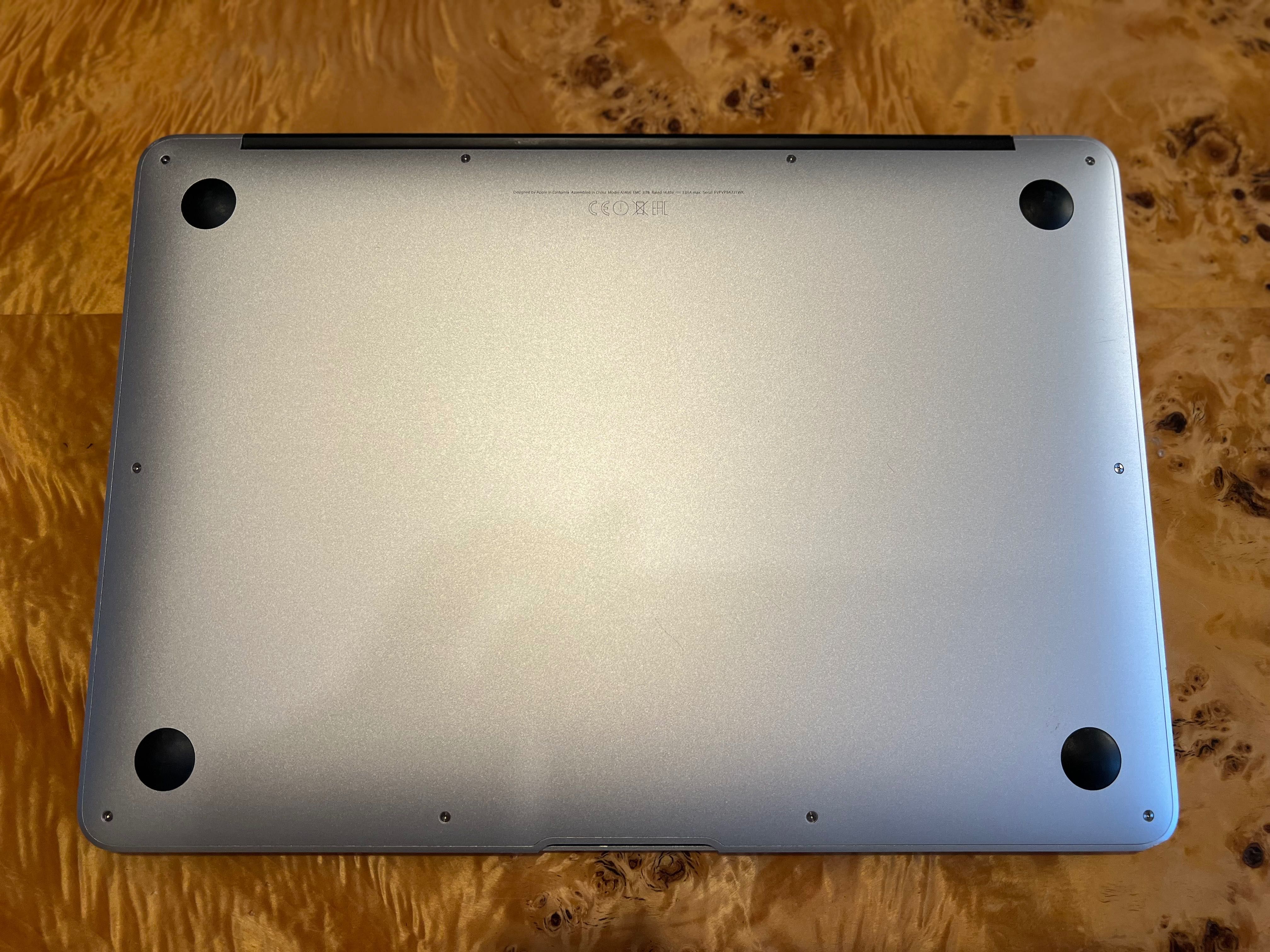 MacBook Air 2017 8/128 Bardzo dobry stan