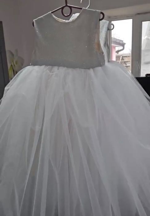 Святкові сукні дитячі