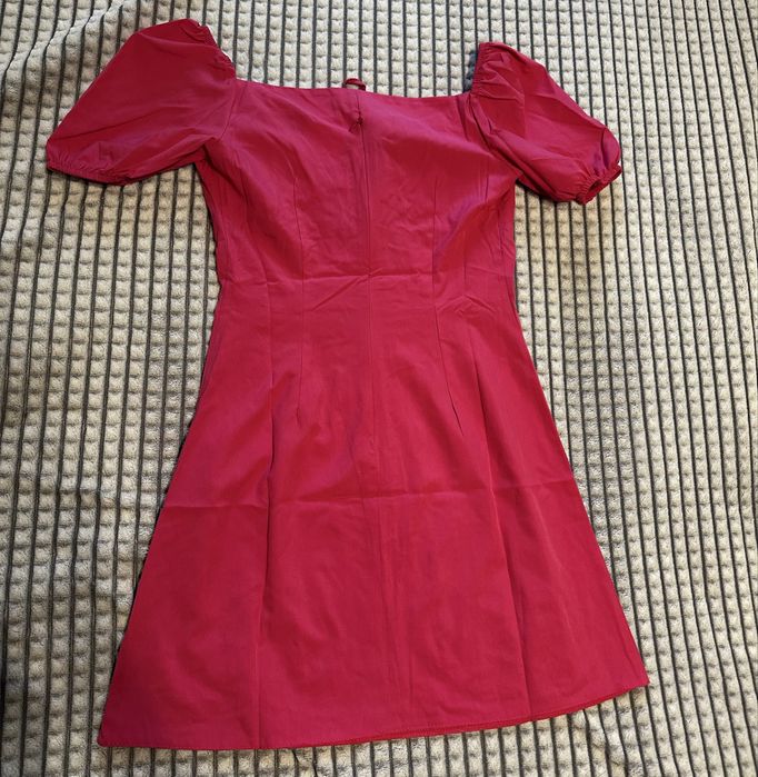 Новенька сукня ,дуже зручна та стильна. Доповнить ваш образ .