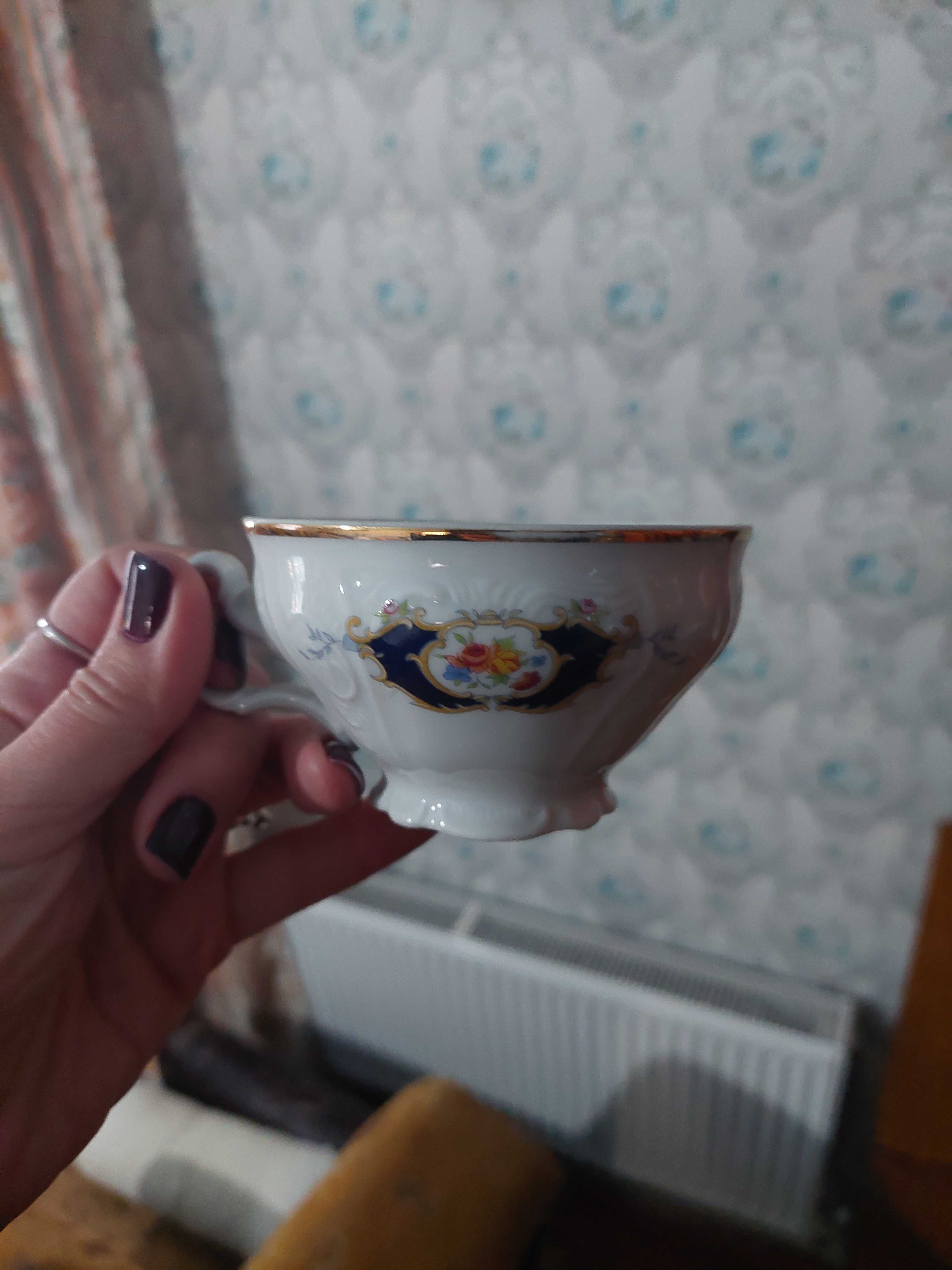 Чайний порцеляновий сервіз.