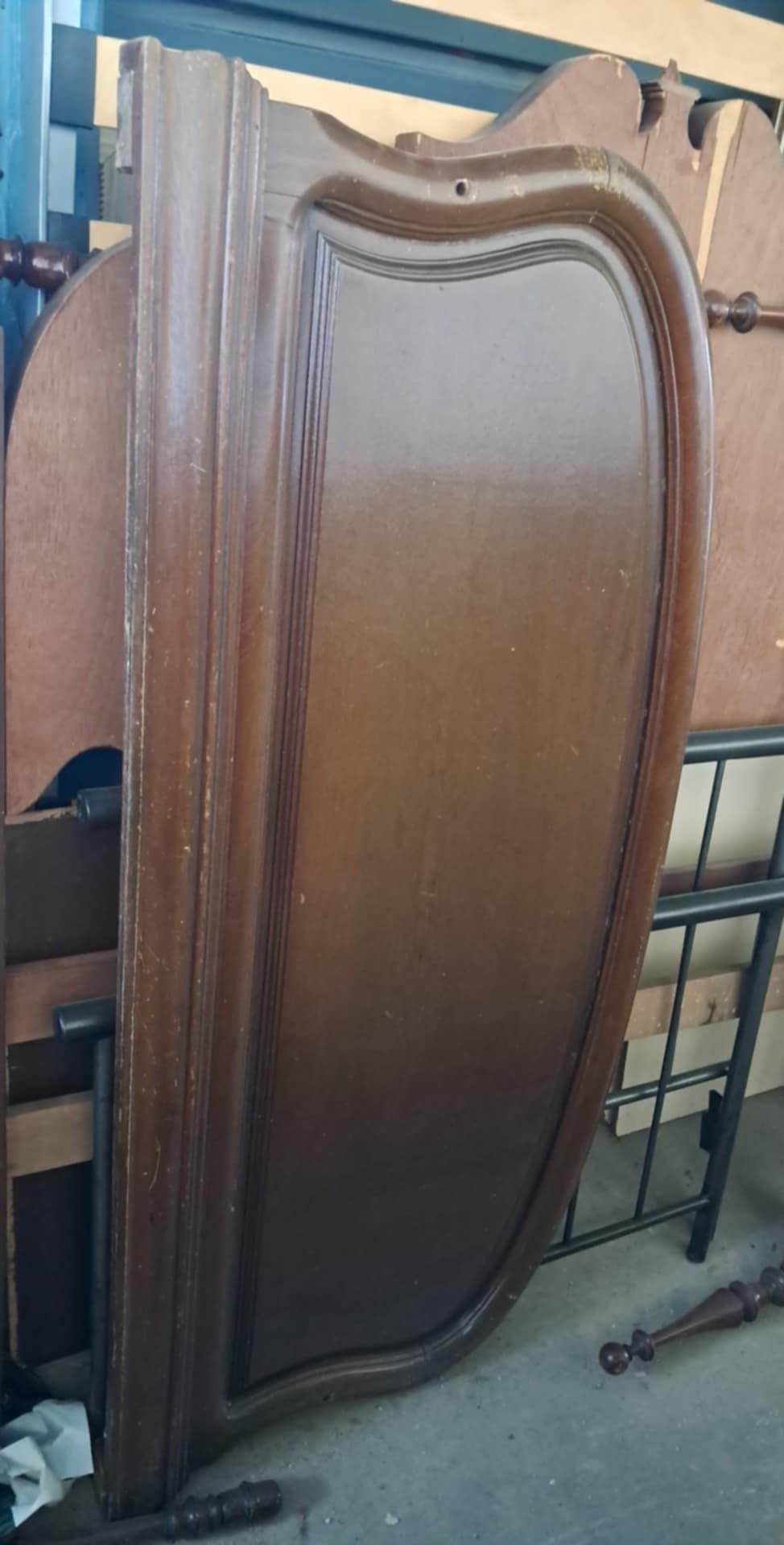 Estrutura de cama de casal em mogno