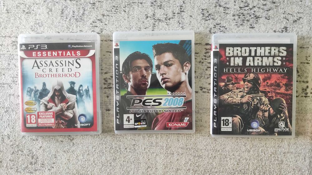 PS3 Slim 160GB + 3 comandos + jogos PS3