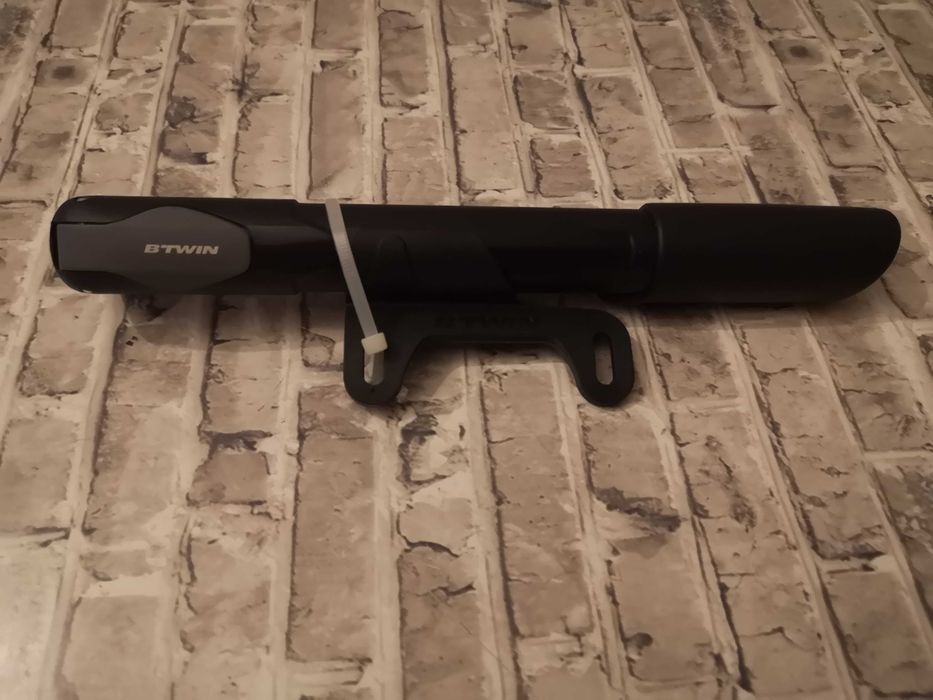 Bomba de mão universal para bicicletas, nova, Btwin