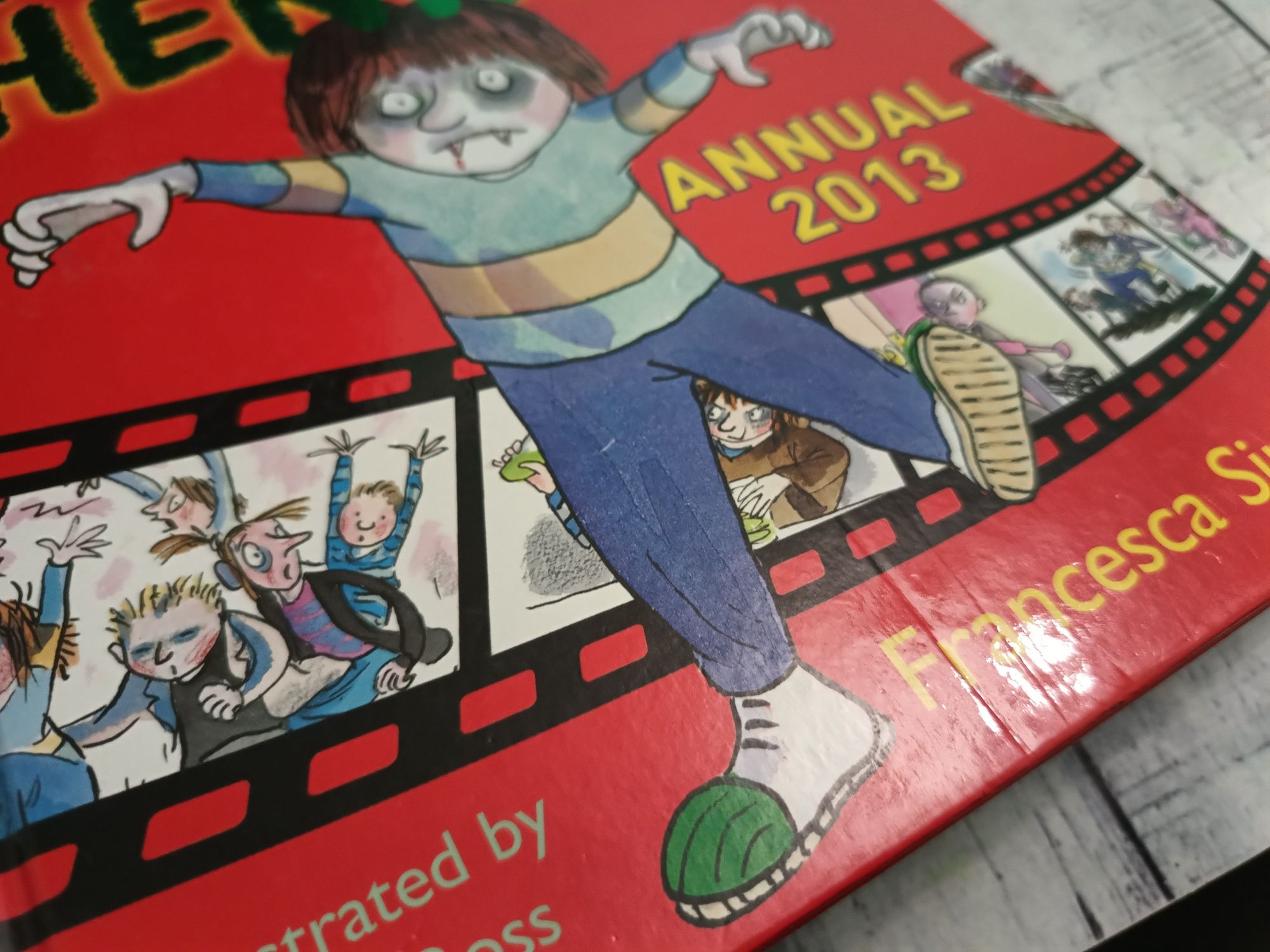 Дитяча книга англійською Horrid Henry's Annual 2013 Francesca Simon