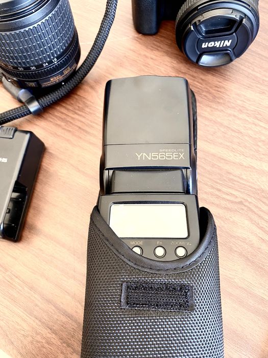 CÂMERA FOTOGRÁFICA EM ÓTIMO ESTADO / Acompanha duas lente e flash