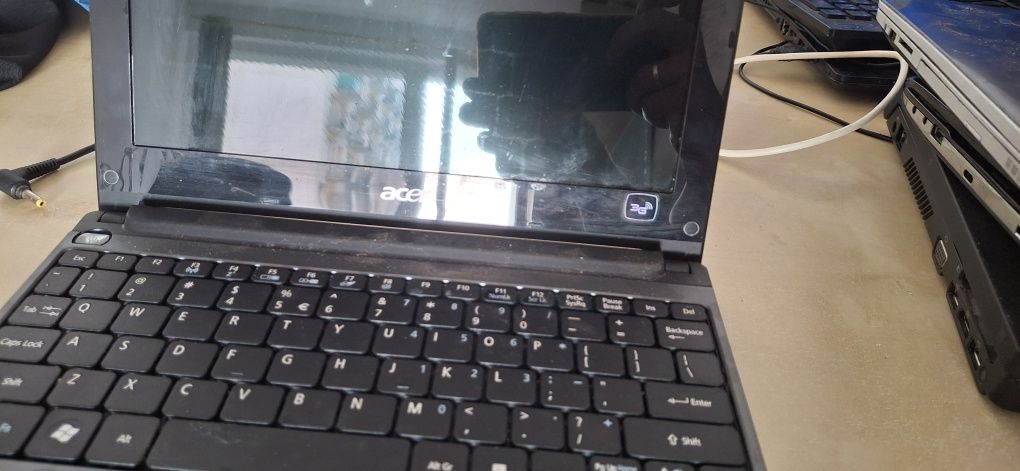 Acer Aspire One, linię netbooków i laptopów