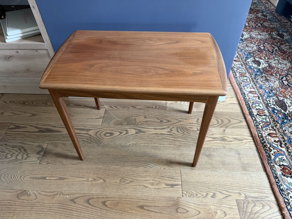 Duński nowoczesny stolik boczny z drewna tekowego lata 60-te